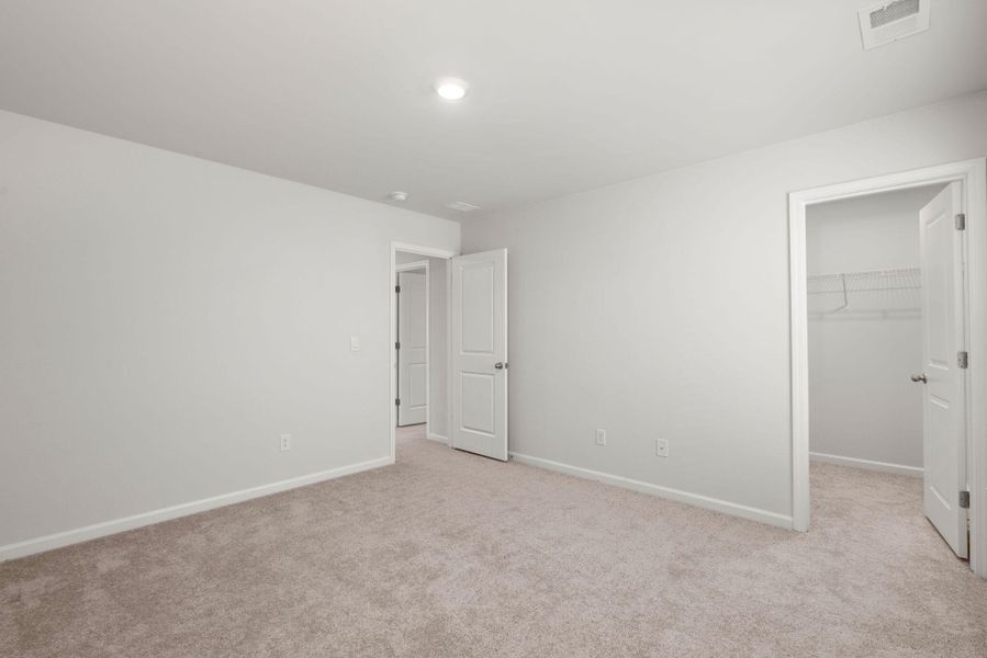 Spacious, unfurnished interior of a new home in The Ponds, Summerville (Image 26).
