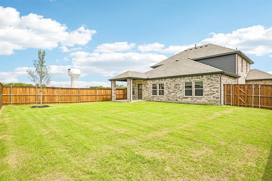 Exterior details and patio area of a home in Overland Grove, Forney (Image 3).