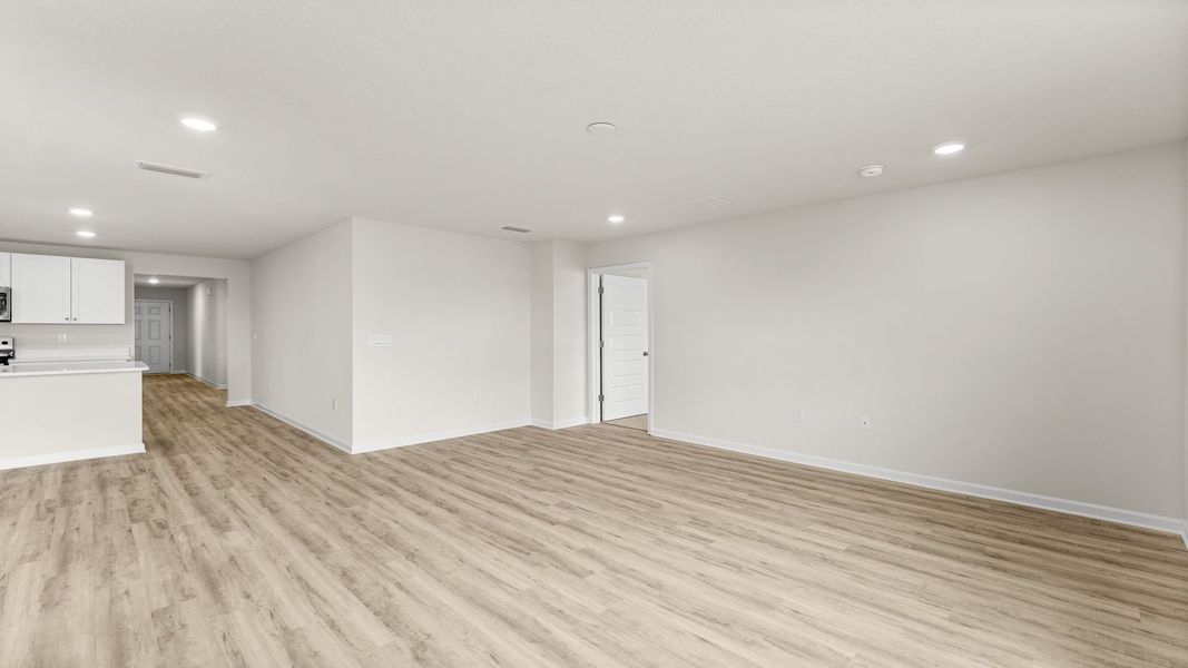 Spacious, unfurnished interior of a new home in Park Place, Panama City (Image 29).