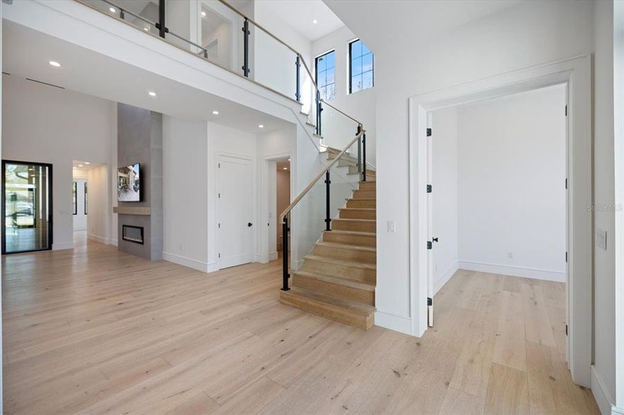 Spacious, unfurnished interior of a new home in , Sarasota (Image 24).