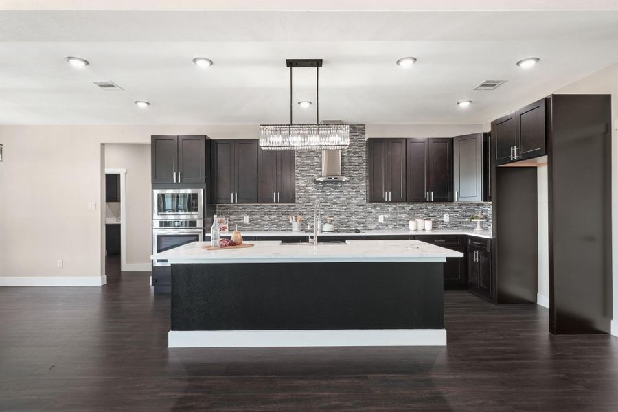 Gorgeous kitchen setting