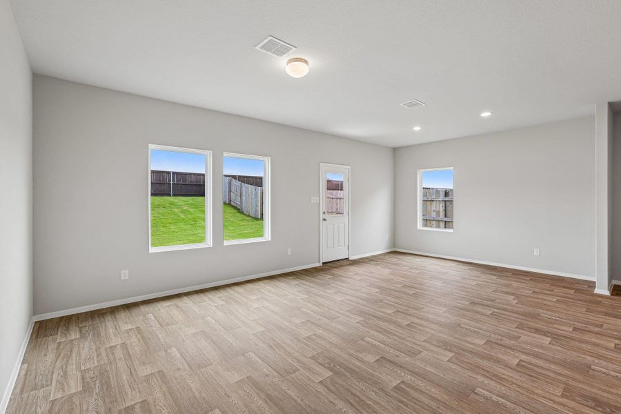 Spacious, unfurnished interior of a new home in Cloverleaf, Austin (Image 22). Spacious, unfurnished interior of a new home in Cloverleaf, Austin (Image 22).