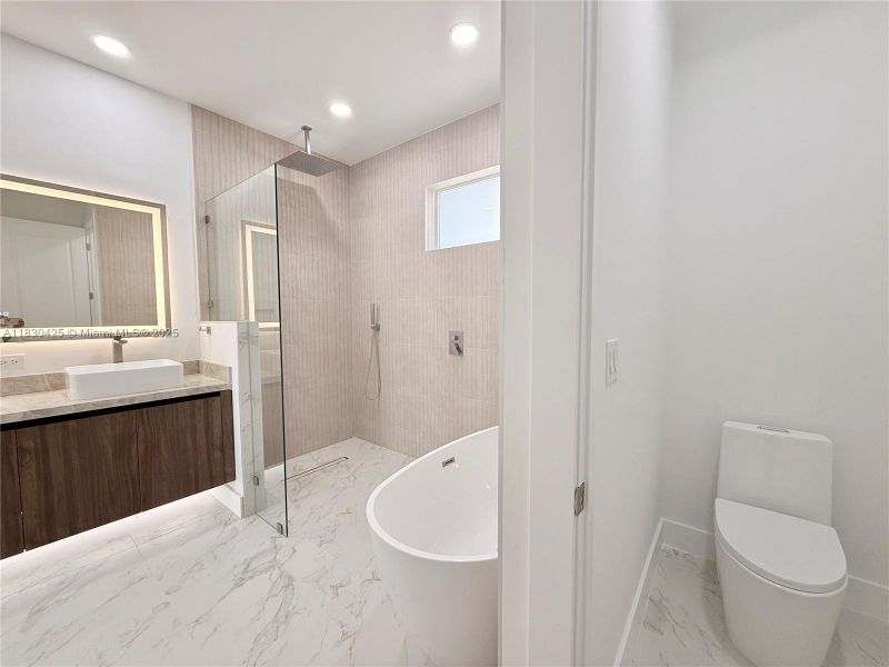 Furnished interior view inside a new home in , Cape Coral (Image 8).