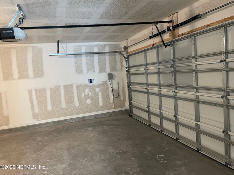 Spacious, unfurnished interior of a new home in The Arbors, Jacksonville (Image 14).