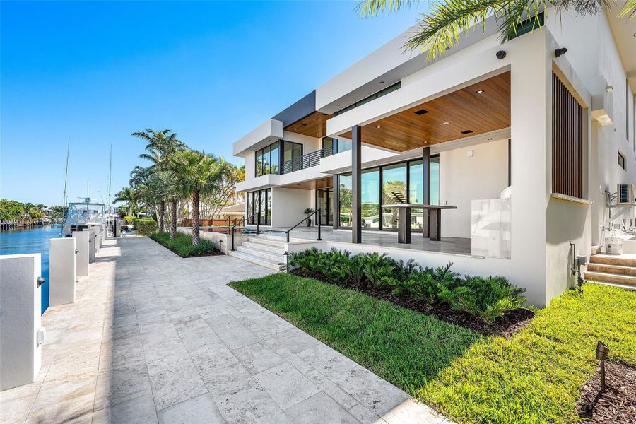 Exterior details and patio area of a home in , Fort Lauderdale (Image 14).