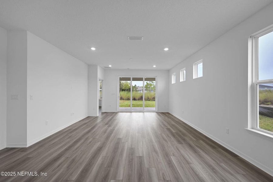 Spacious, unfurnished interior of a new home in Del Webb Wildlight, Yulee (Image 17).