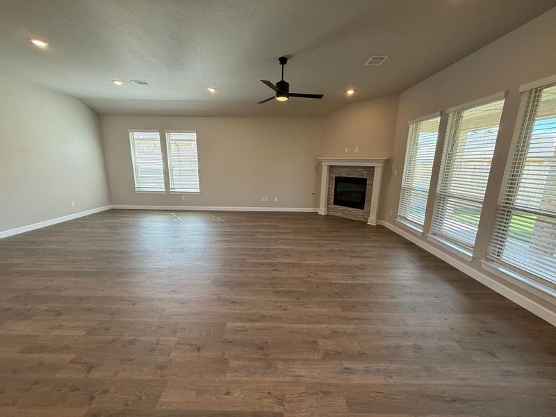 Spacious, unfurnished interior of a new home in Wellborn Settlement, College Station (Image 12).