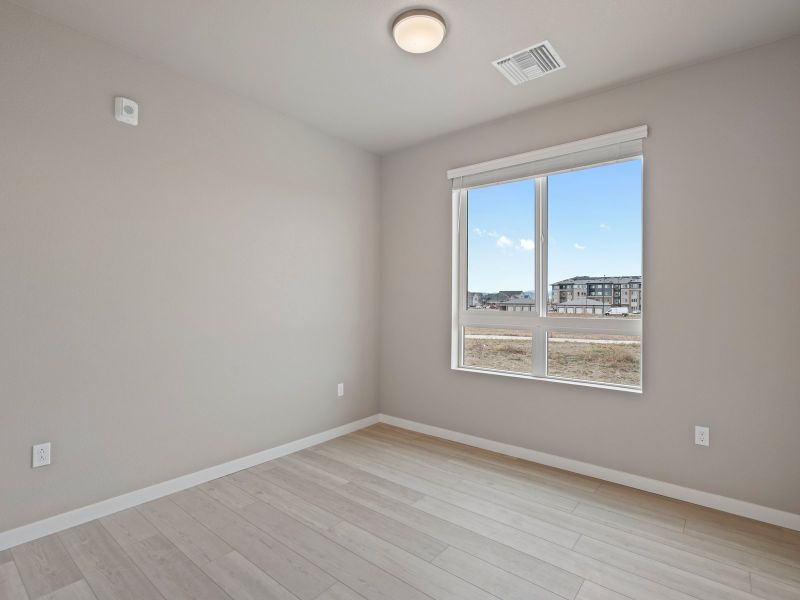 Spacious, unfurnished interior of a new home in Gateway Commons, Denver (Image 25).
