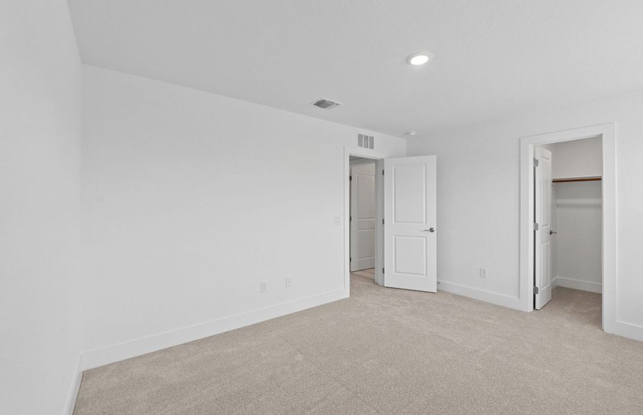 Spacious, unfurnished interior of a new home in Crosswinds, Kyle (Image 26).