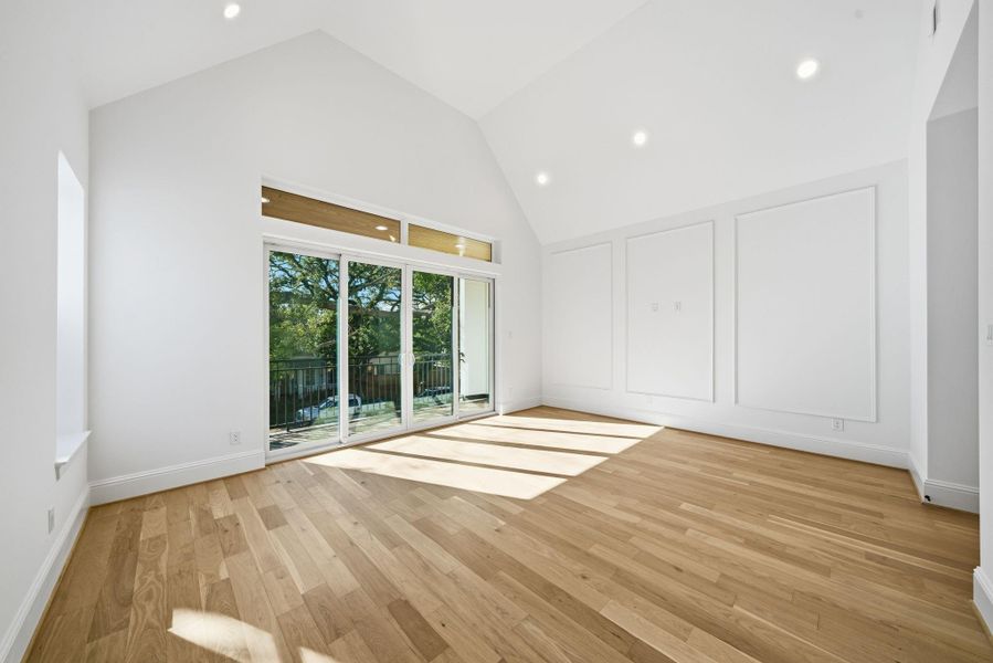 Spacious, unfurnished interior of a new home in , Houston (Image 32).