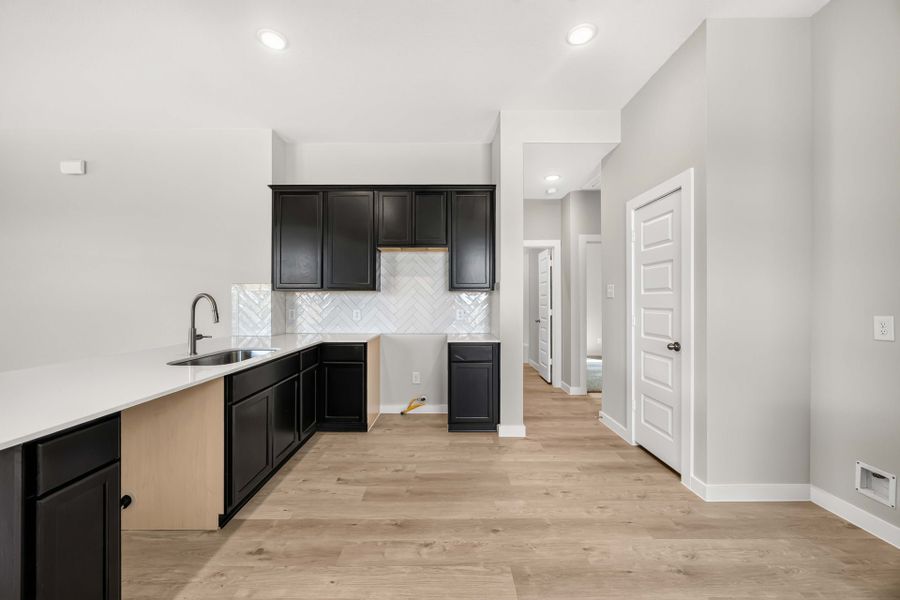 11925 Avian Avenue - Hawthorne - Kitchen