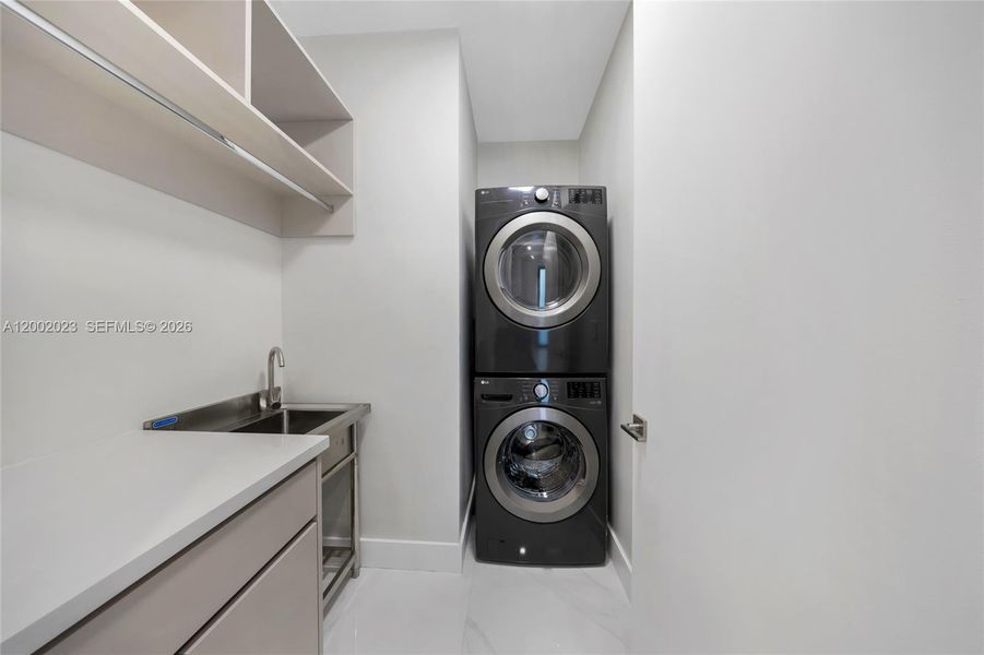 Furnished interior view inside a new home in , Fort Lauderdale (Image 5).