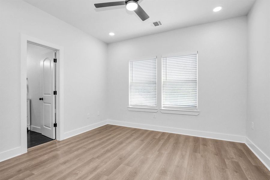 Spacious, unfurnished interior of a new home in , Houston (Image 15).