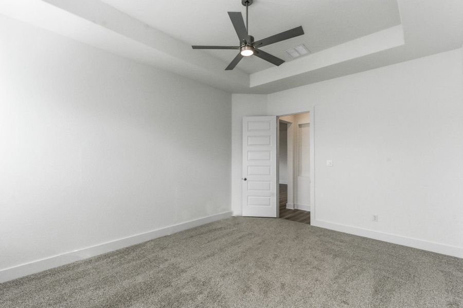 Spacious, unfurnished interior of a new home in Buffalo Crossing, Cibolo (Image 28).