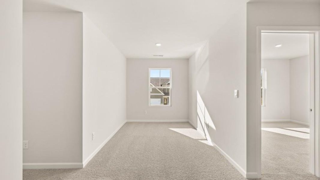 Spacious, unfurnished interior of a new home in Fairway 17 at Mirror Lake, Villa Rica (Image 13).