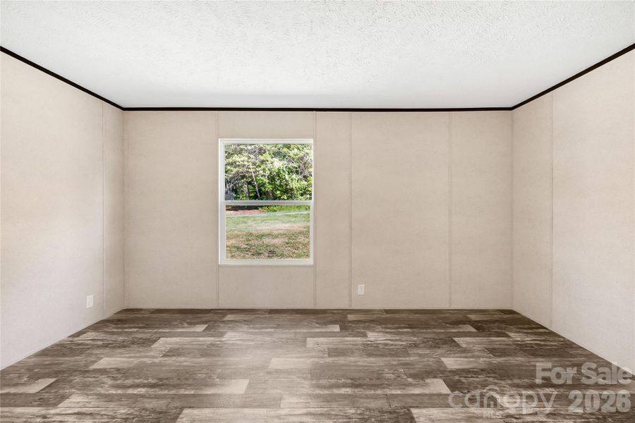 Spacious, unfurnished interior of a new home in , Thurmond (Image 12).
