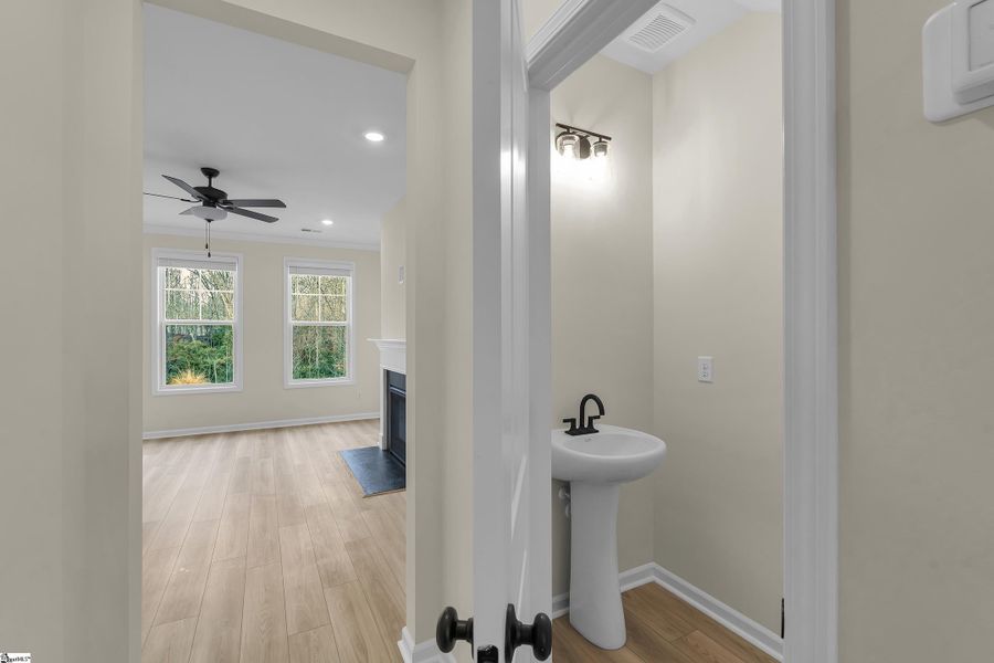 Spacious, unfurnished interior of a new home in Sedona, Greenville (Image 13).