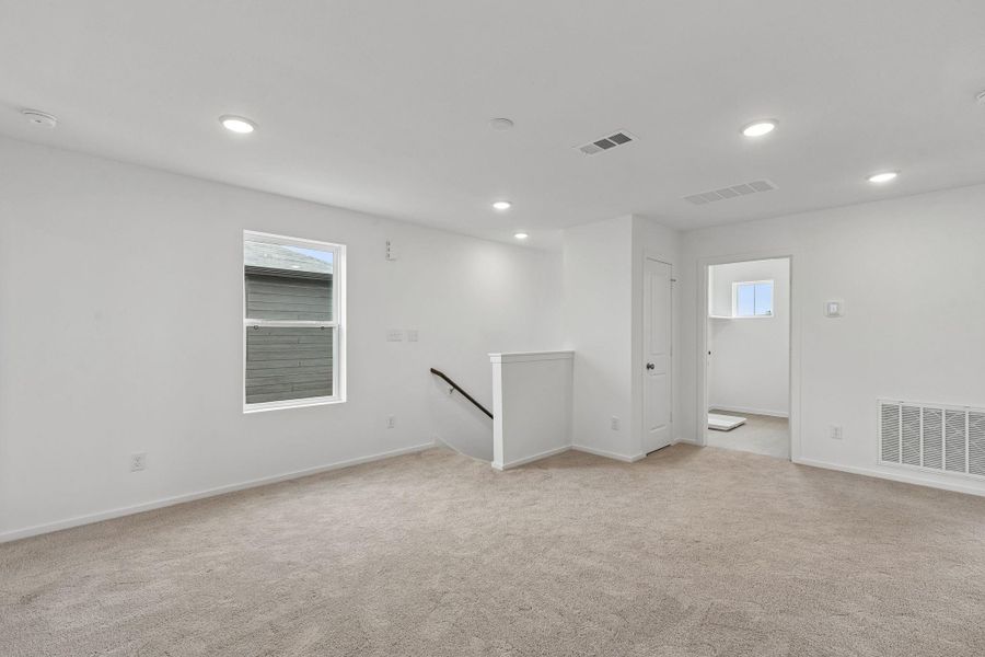 Spacious, unfurnished interior of a new home in Montgomery Bend, Montgomery (Image 15).