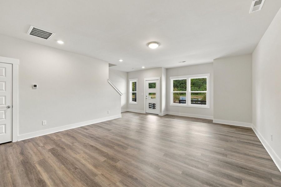 Spacious, unfurnished interior of a new home in Allen Park, Raleigh (Image 25).