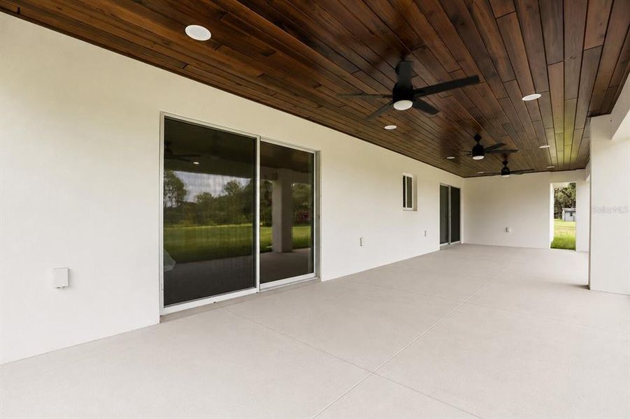 Exterior details and patio area of a home in , Umatilla (Image 27).