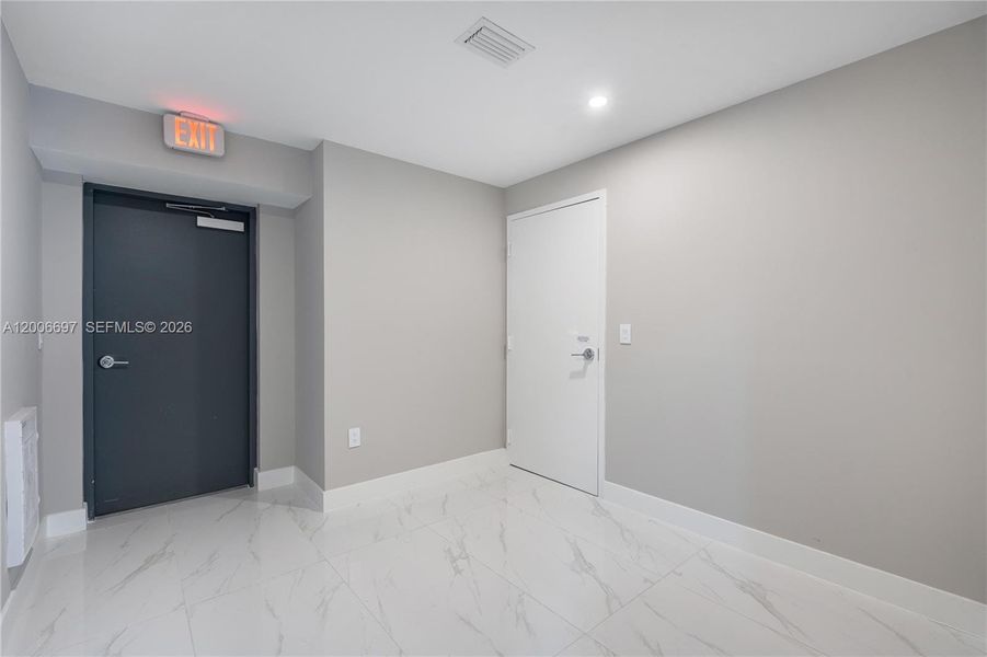 Spacious, unfurnished interior of a new home in , Miami (Image 21).