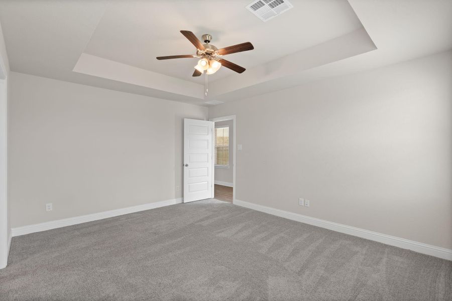 Spacious, unfurnished interior of a new home in Sunterra, Katy (Image 18).