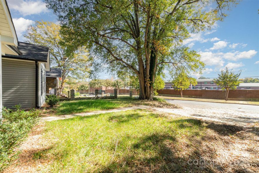 Natural landscape and outdoor views near in Gastonia (Image 18). Natural landscape and outdoor views near in Gastonia (Image 18).