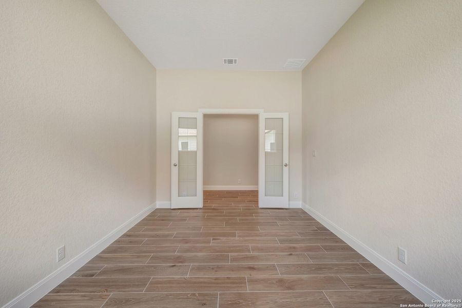 Spacious, unfurnished interior of a new home in The Crossvine 55’, Schertz (Image 18).