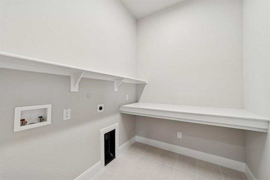 Spacious, unfurnished interior of a new home in Mantua Point Classics, Van Alstyne (Image 20). Spacious, unfurnished interior of a new home in Mantua Point Classics, Van Alstyne (Image 20).