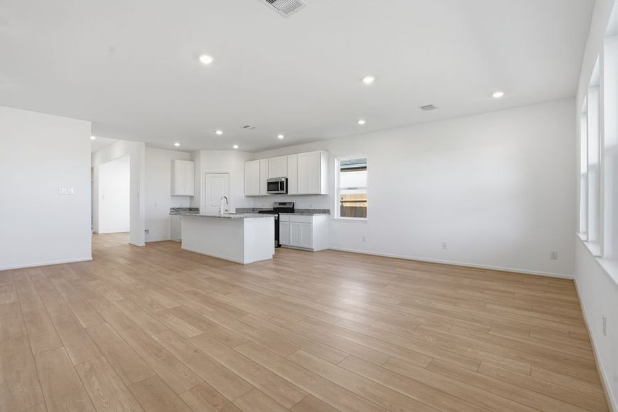 Spacious, unfurnished interior of a new home in Brookewater 45s, Rosenberg (Image 16). Spacious, unfurnished interior of a new home in Brookewater 45s, Rosenberg (Image 16).