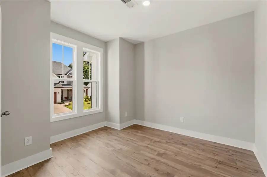 Hardwood flooring extends through this naturally i Hardwood flooring extends through this naturally i