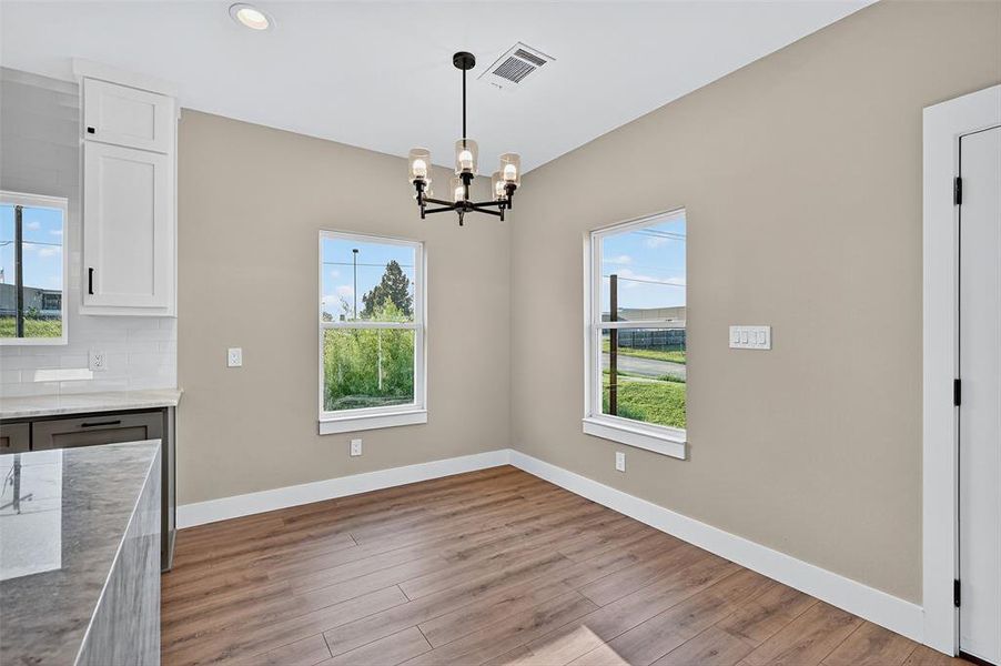 Spacious, unfurnished interior of a new home in , Sherman (Image 15).