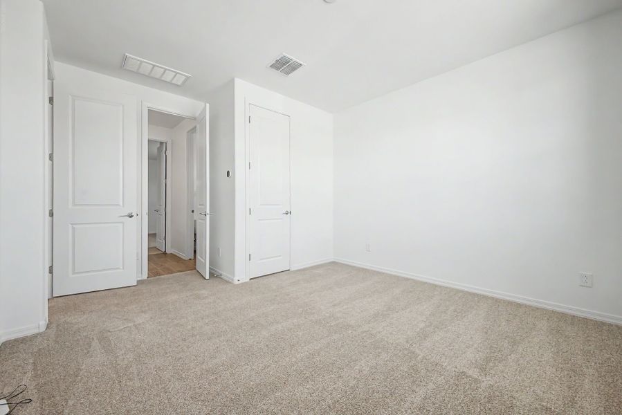 Spacious, unfurnished interior of a new home in Landmarke, San Tan Valley (Image 12).