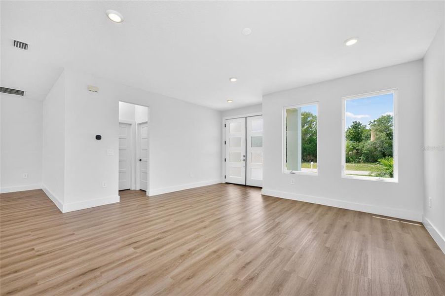 Spacious, unfurnished interior of a new home in , Rotonda West (Image 38).