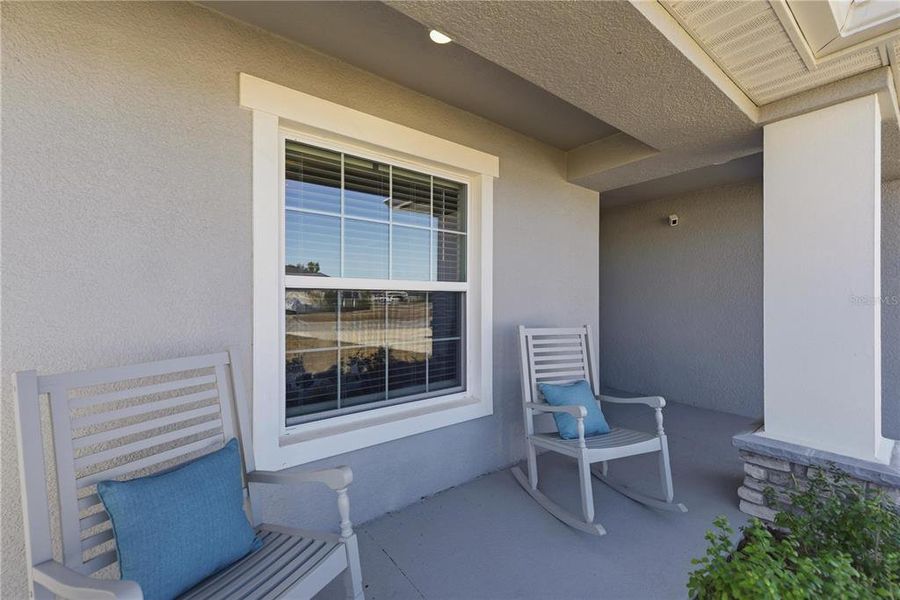 Exterior details and patio area of a home in Summercrest, Ocala (Image 22).