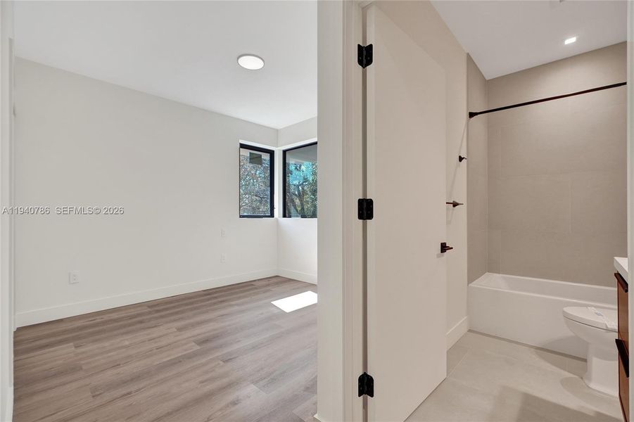 Spacious, unfurnished interior of a new home in , Miami (Image 24).