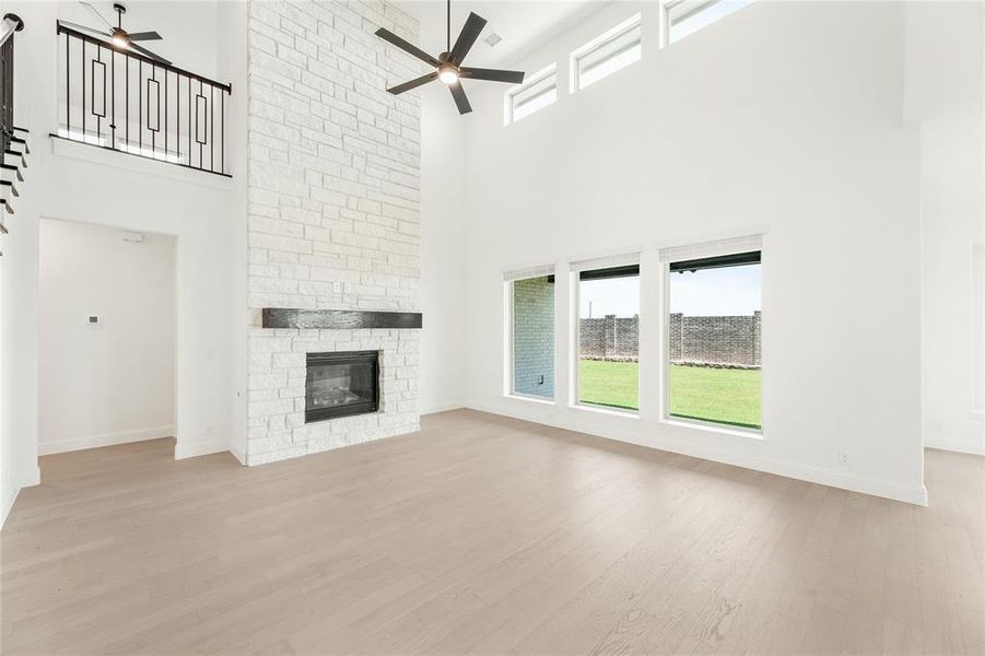 Spacious, unfurnished interior of a new home in Chaparral Park, Oak Point (Image 32).
