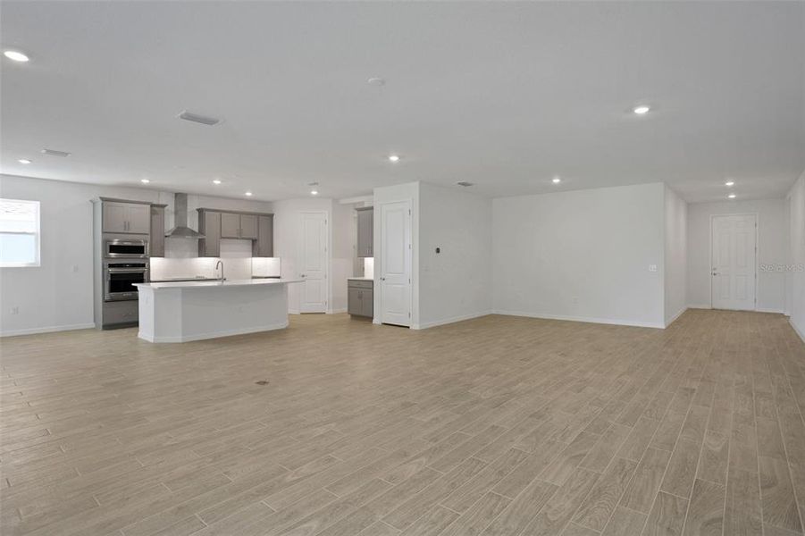 Spacious, unfurnished interior of a new home in Angeline, Land O' Lakes (Image 29).