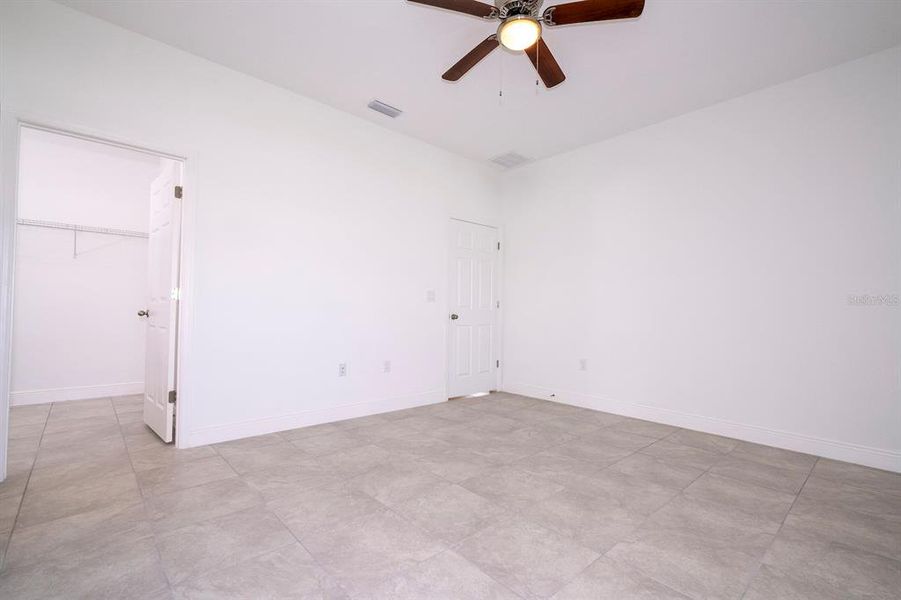 Spacious, unfurnished interior of a new home in , Ocala (Image 40).