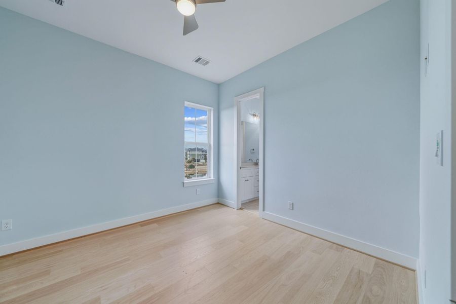 Spacious, unfurnished interior of a new home in , Galveston (Image 20).