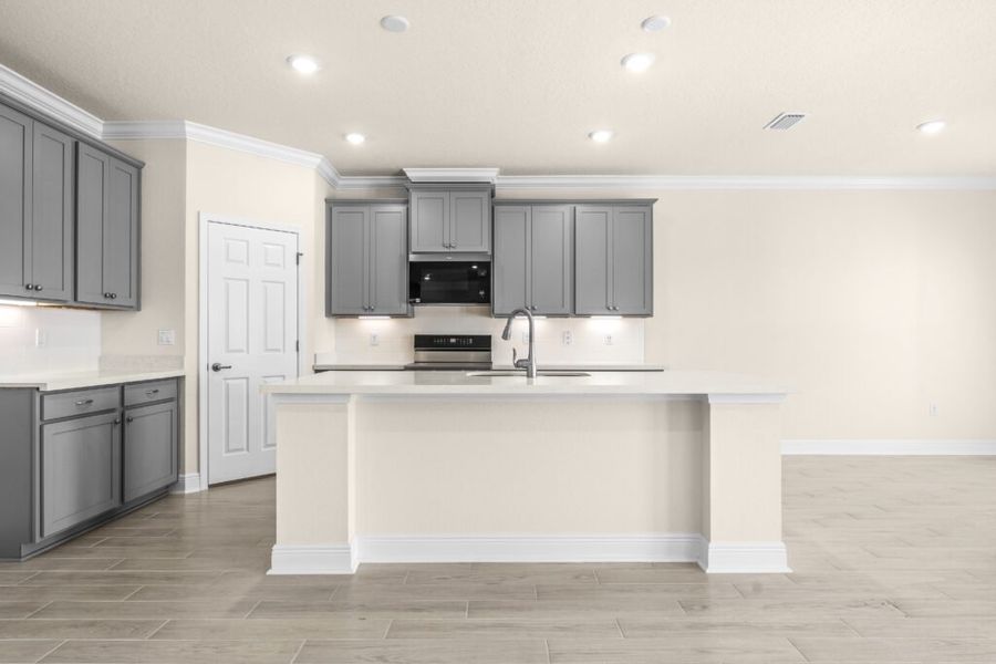 Furnished interior view inside a new home in Lake Merial, Panama City (Image 15).