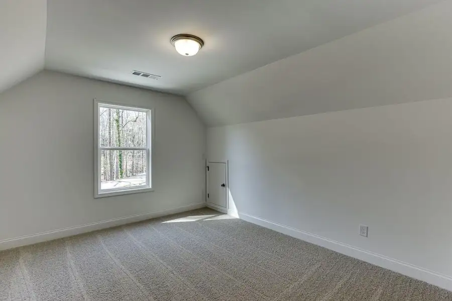Spacious, unfurnished interior of a new home in , Commerce (Image 38).