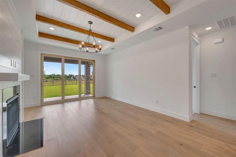 Spacious, unfurnished interior of a new home in Heath Golf & Yacht Villas, Heath (Image 23).