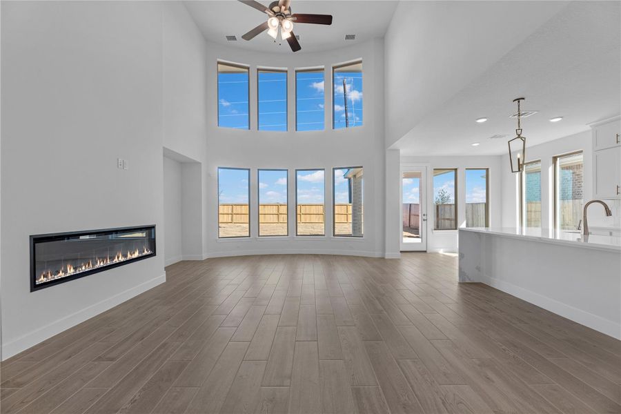 Representative image. Features, selections and colors may vary.