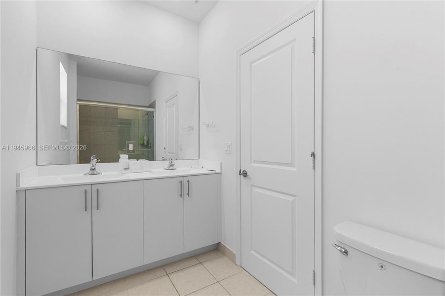 Furnished interior view inside a new home in , Coral Springs (Image 7).