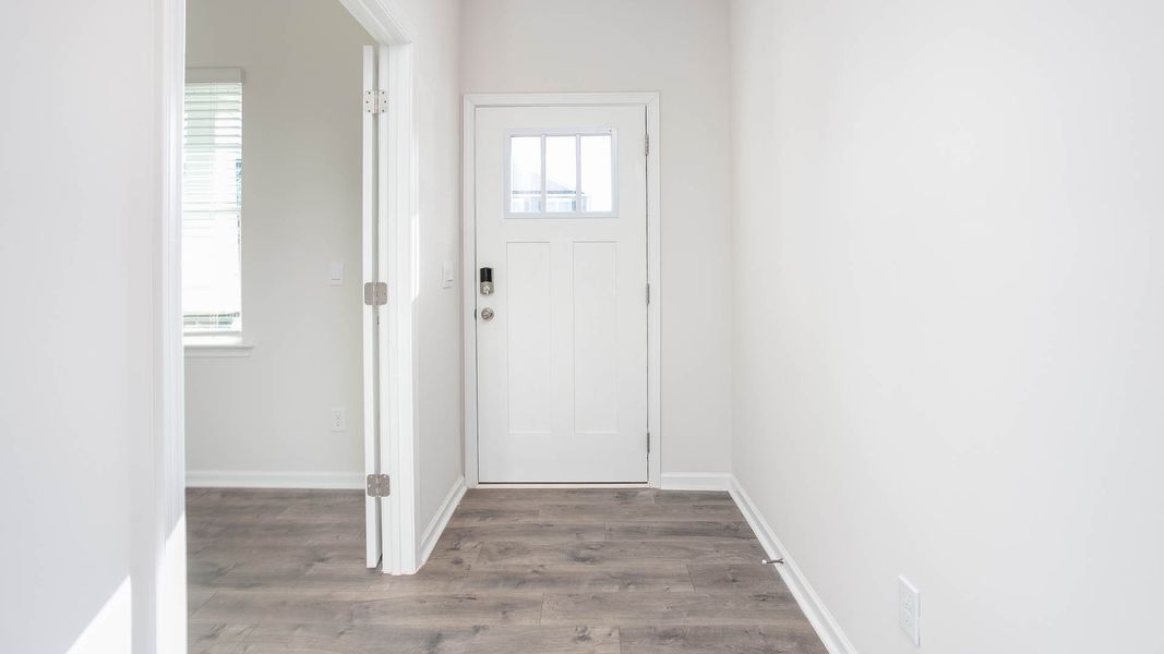 Spacious, unfurnished interior of a new home in Bryson Park, Lexington (Image 7).