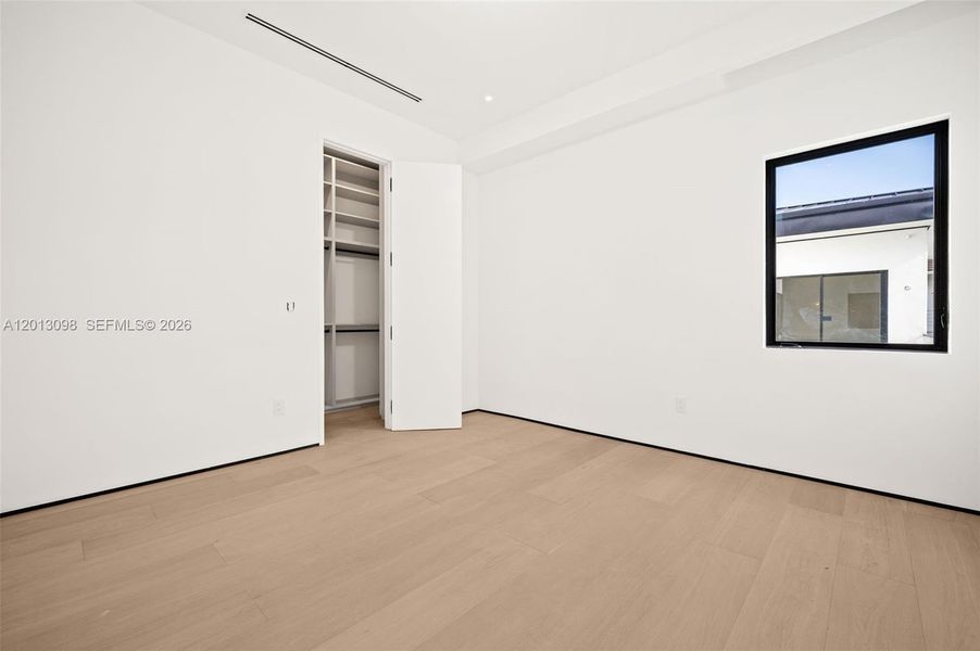 Spacious, unfurnished interior of a new home in , Miami (Image 29).