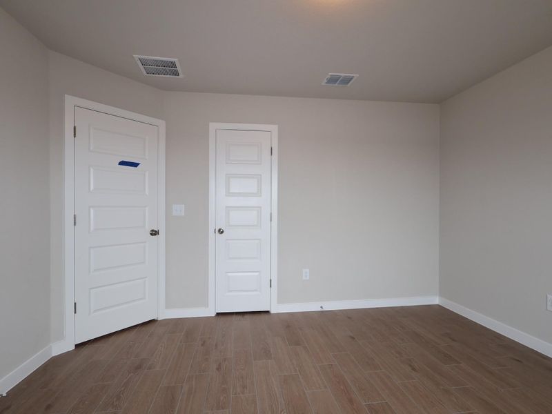 Spacious, unfurnished interior of a new home in Willow Springs, Buda (Image 6). Spacious, unfurnished interior of a new home in Willow Springs, Buda (Image 6).