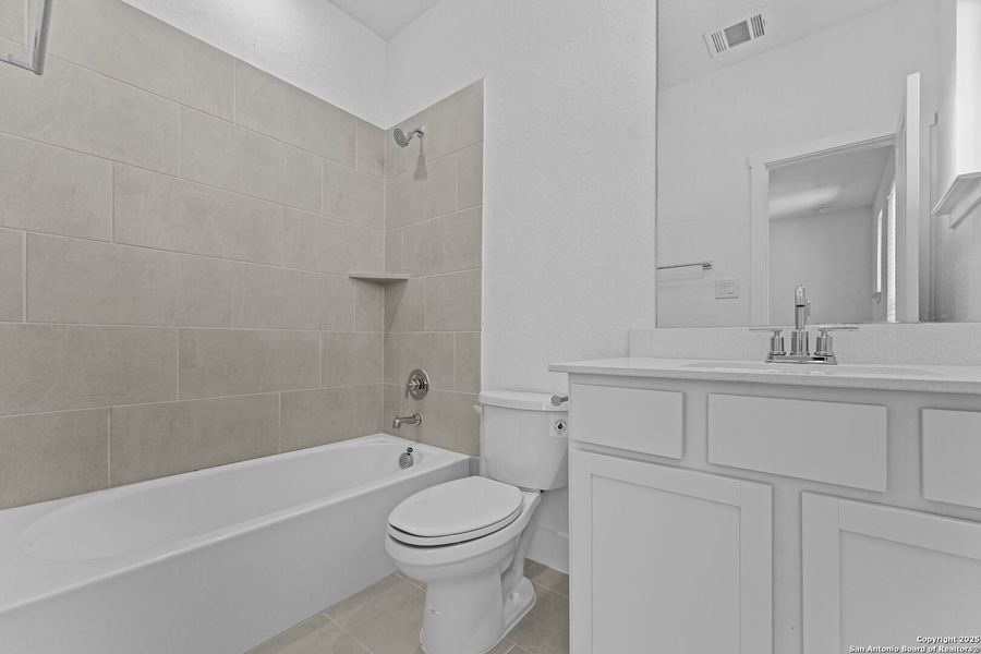 Furnished interior view inside a new home in Gatehouse: Classic Collection, New Braunfels (Image 11).