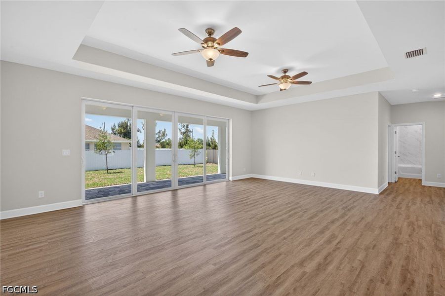 Spacious, unfurnished interior of a new home in Cape Coral, Cape Coral (Image 16).